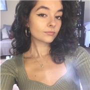 Profesora de apoyo para mejorar la redacción en la lengua española